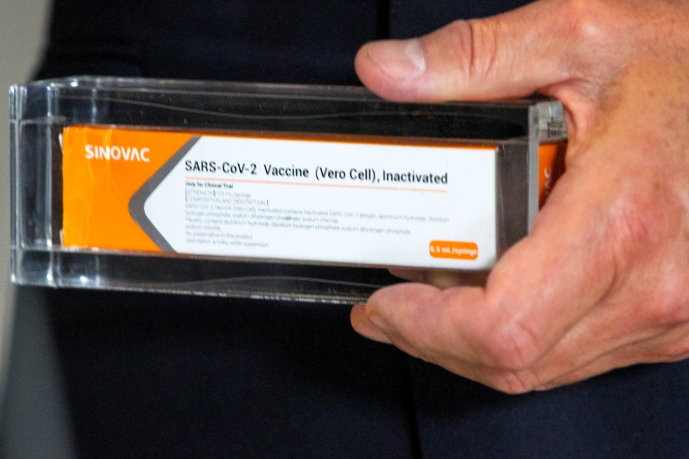 Ministério anuncia compra de 46 milhões de doses da vacina CoronaVac e diz que imunização começa no 1º semestre de 2021